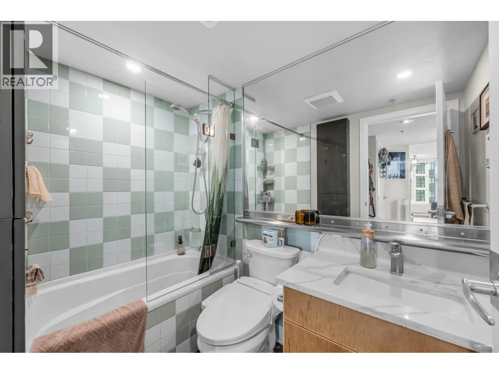 1504 1003 BURNABY STREET