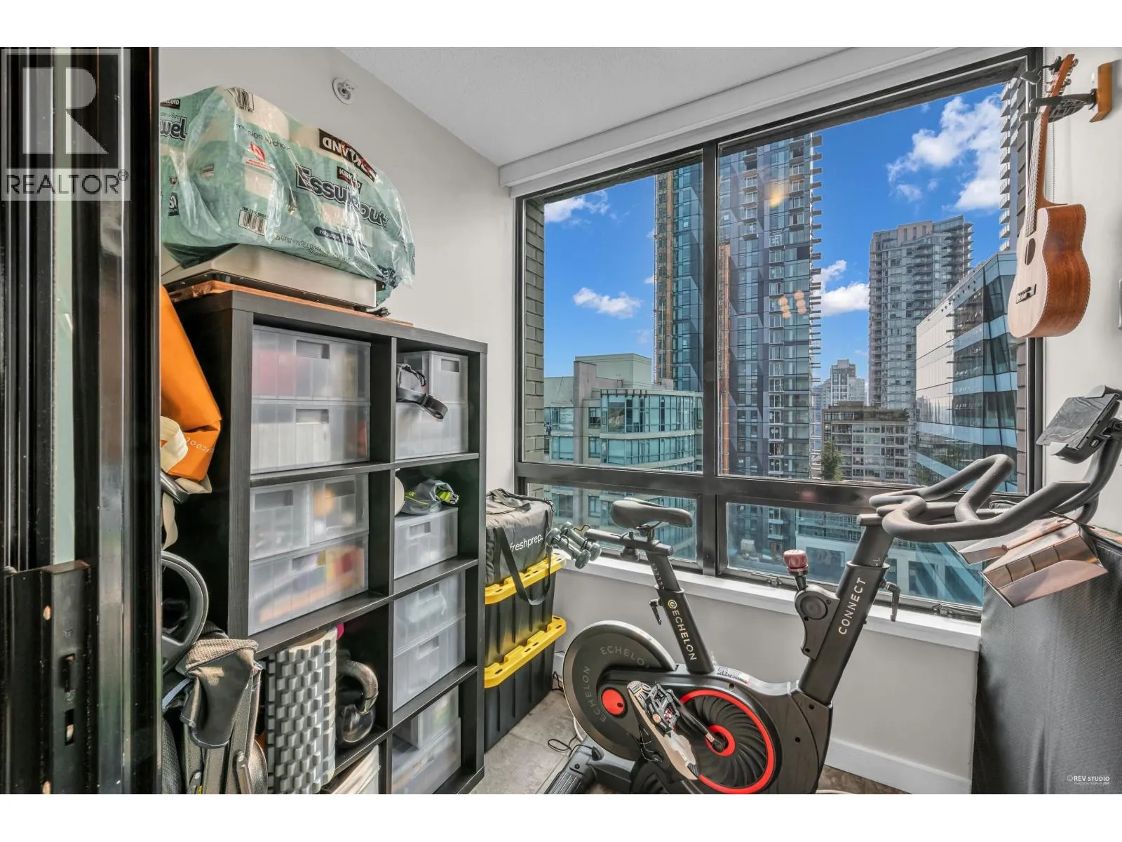 1504 1003 BURNABY STREET