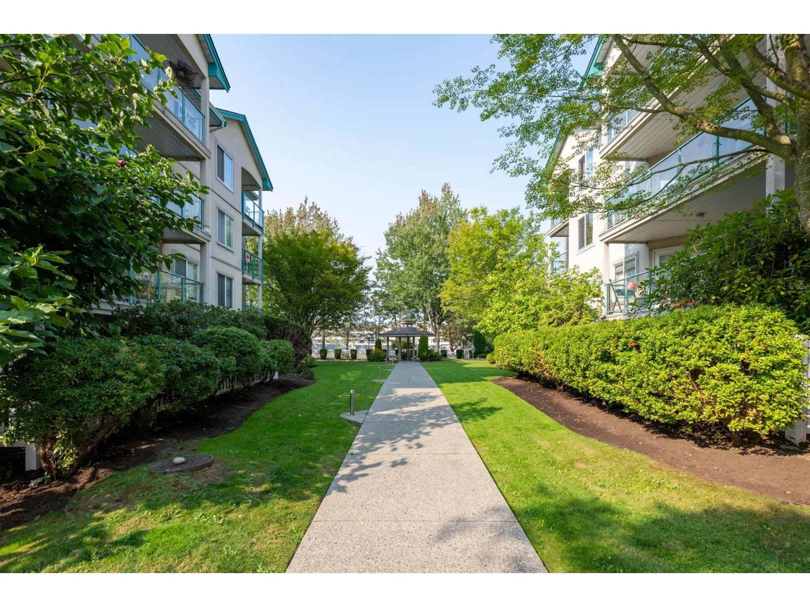 102 20433 53 AVENUE