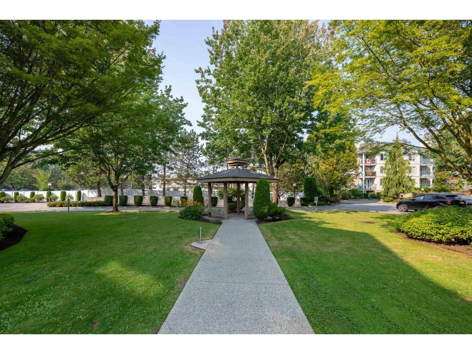 102 20433 53 AVENUE