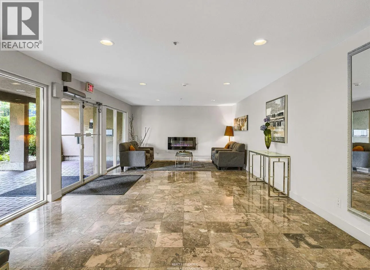 213 525 WHEELHOUSE SQUARE