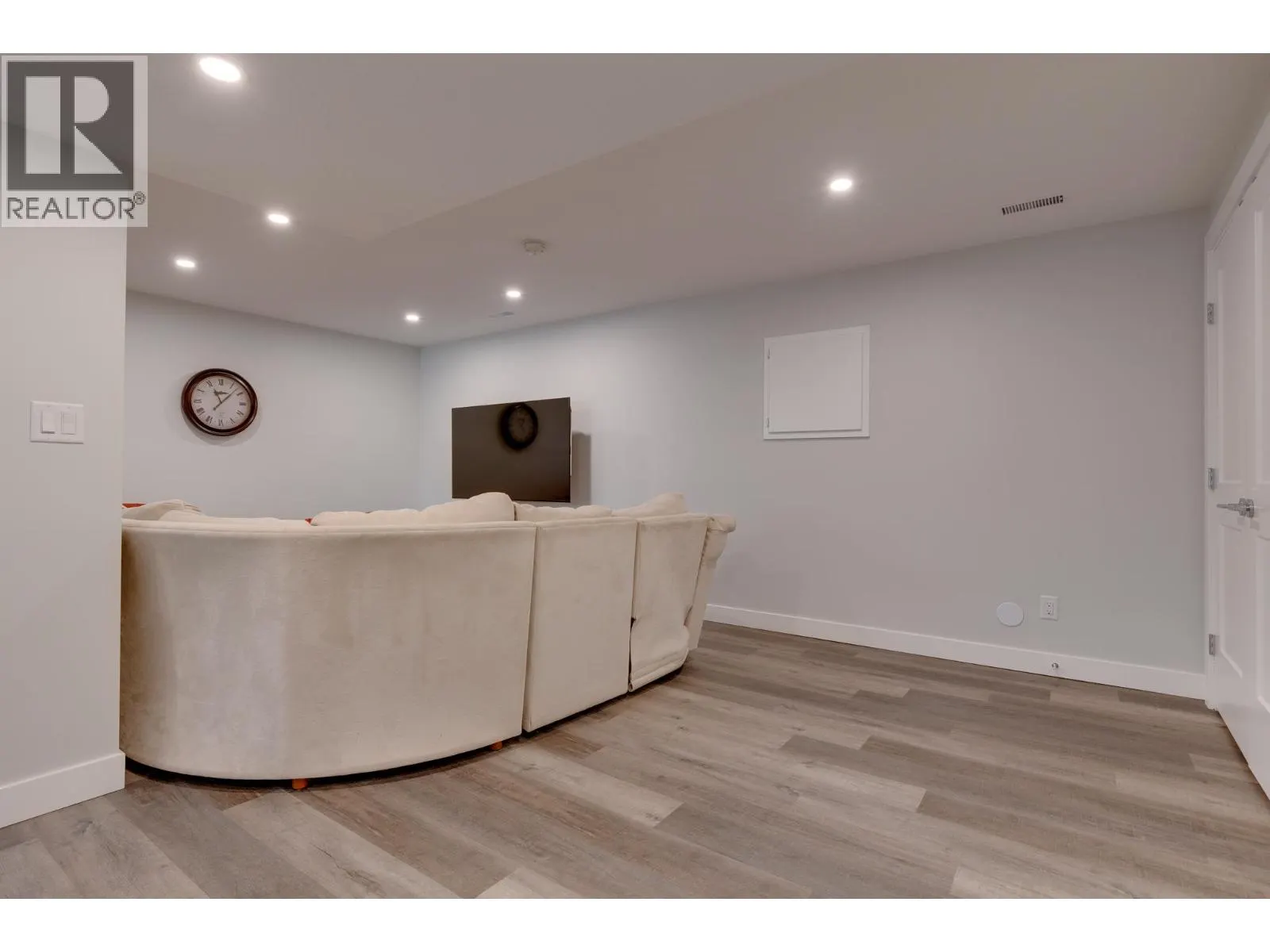 7662 LEMOYNE DRIVE