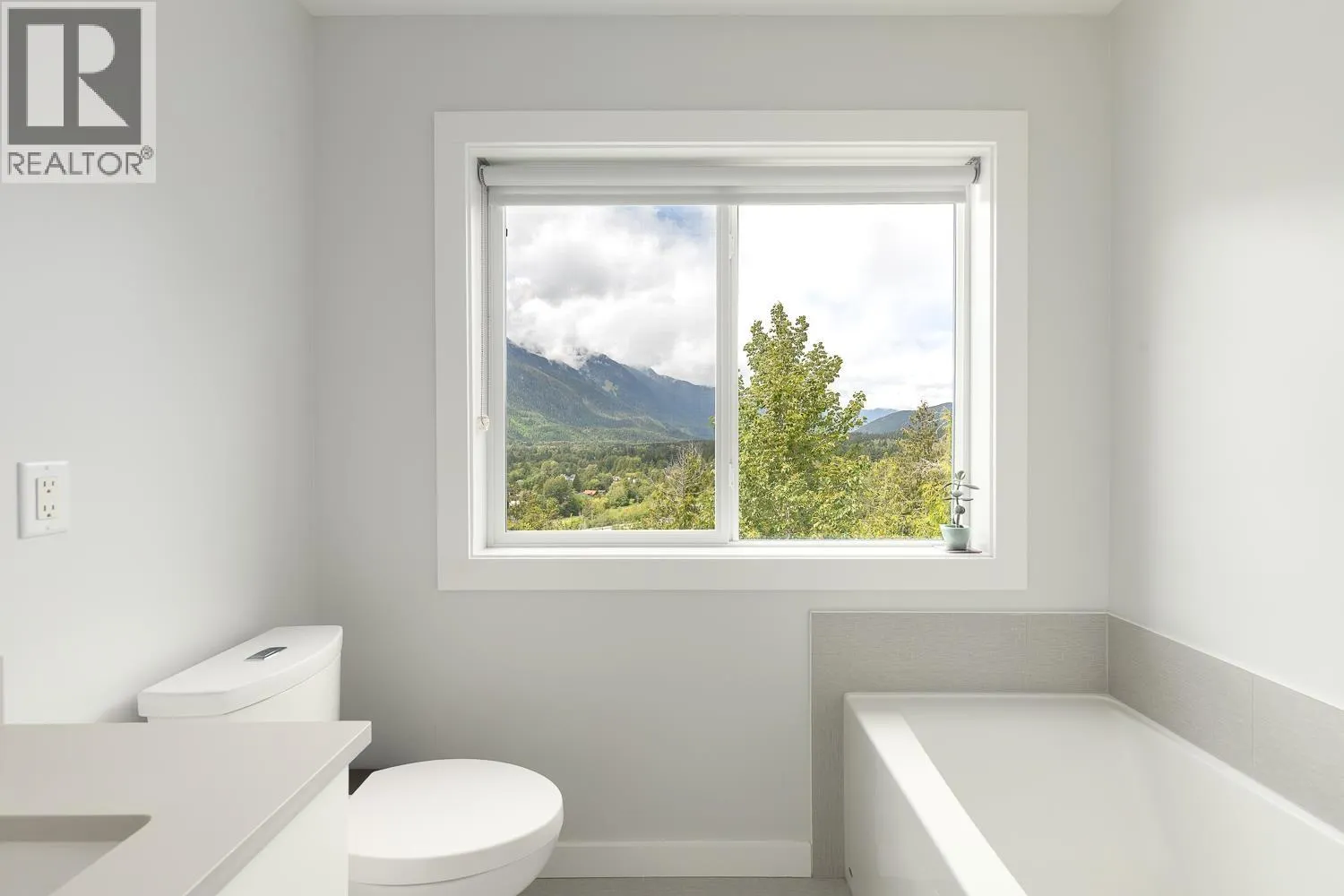 5 41360 SKYRIDGE PLACE
