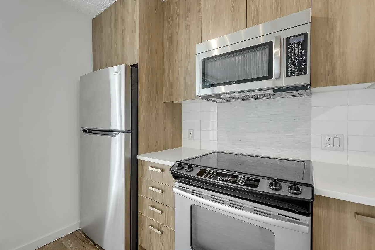 2305 13325 102A AVENUE