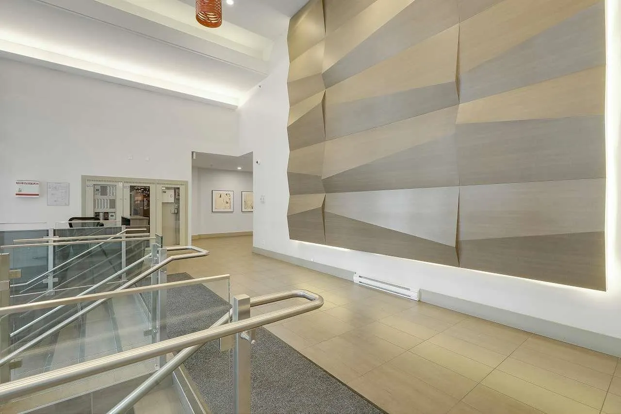 2305 13325 102A AVENUE