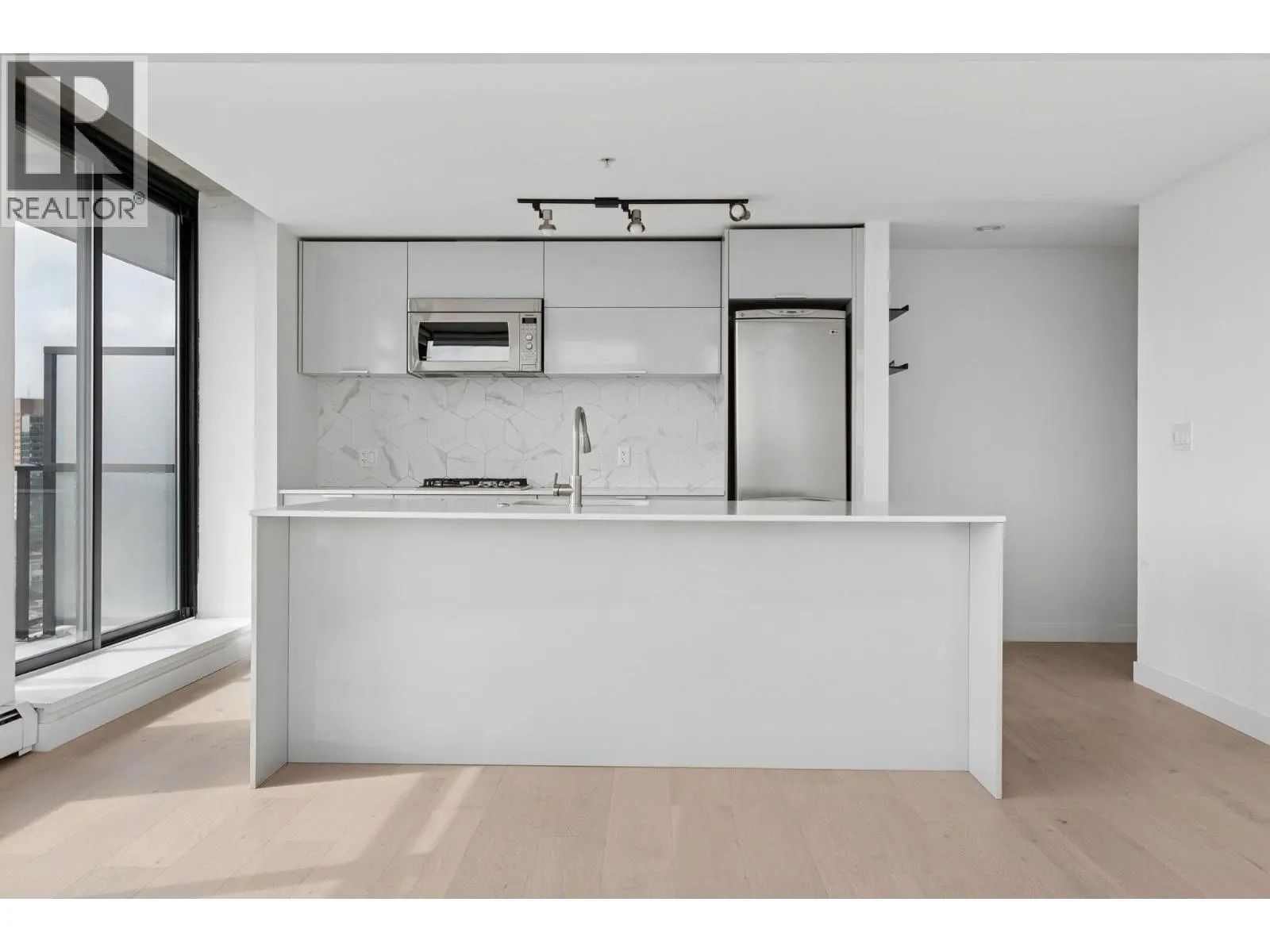 2404 108 W CORDOVA STREET