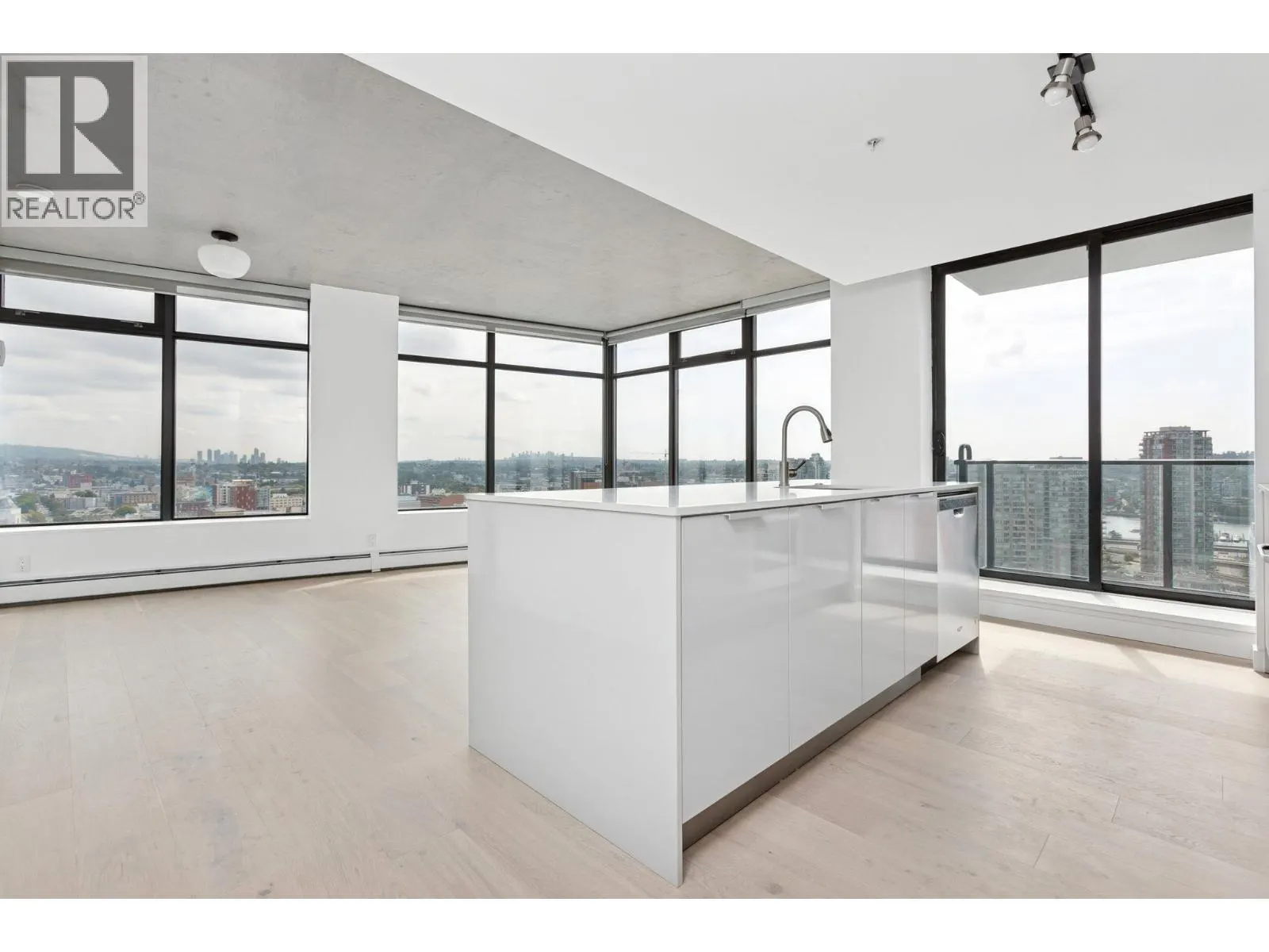 2404 108 W CORDOVA STREET