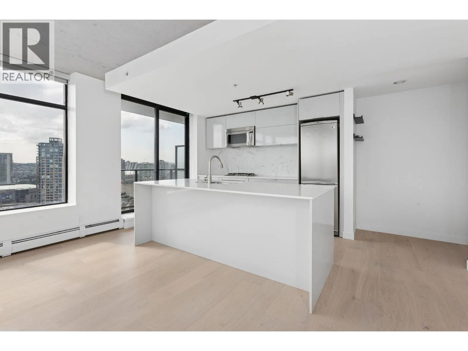 2404 108 W CORDOVA STREET