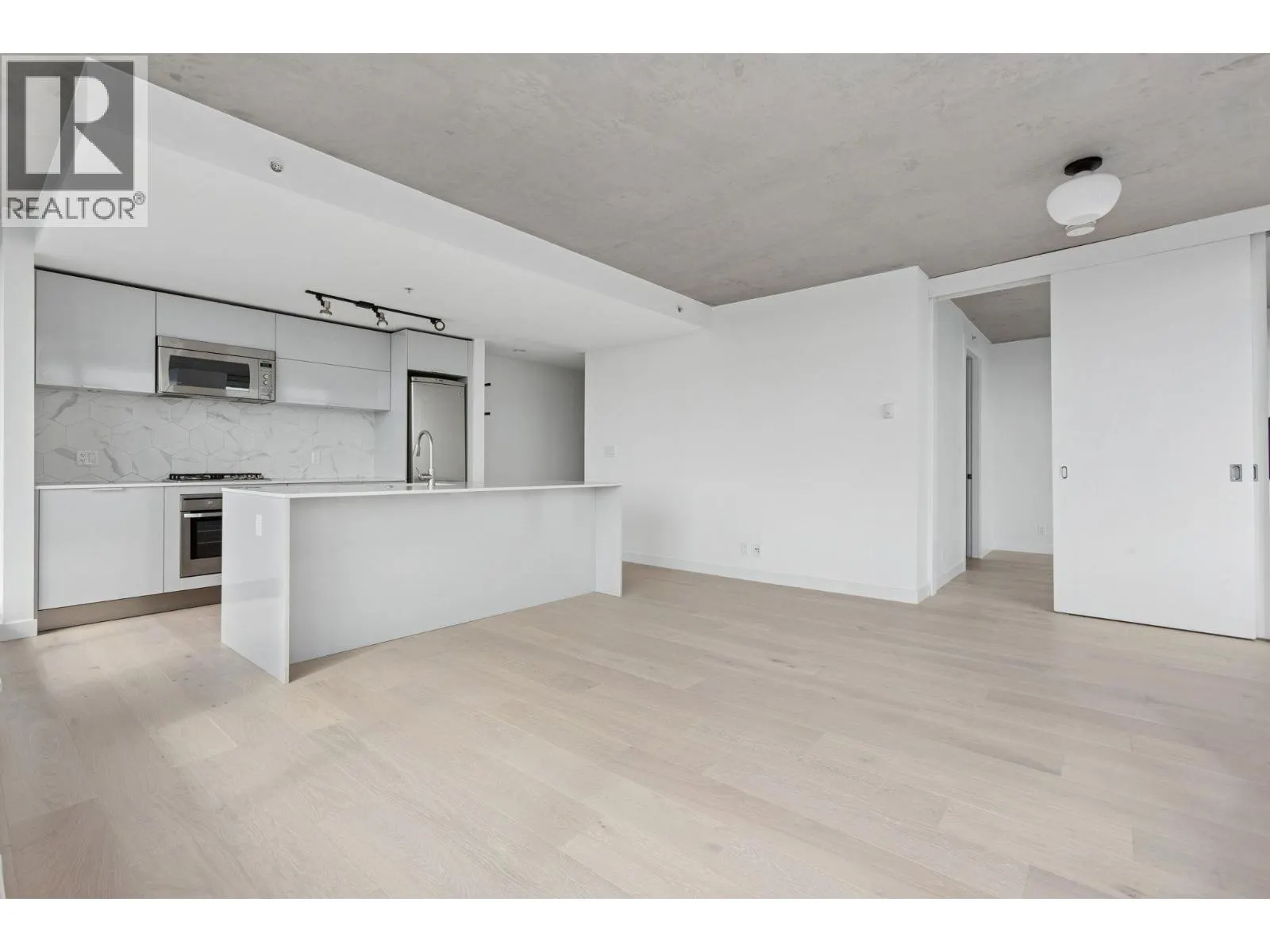2404 108 W CORDOVA STREET