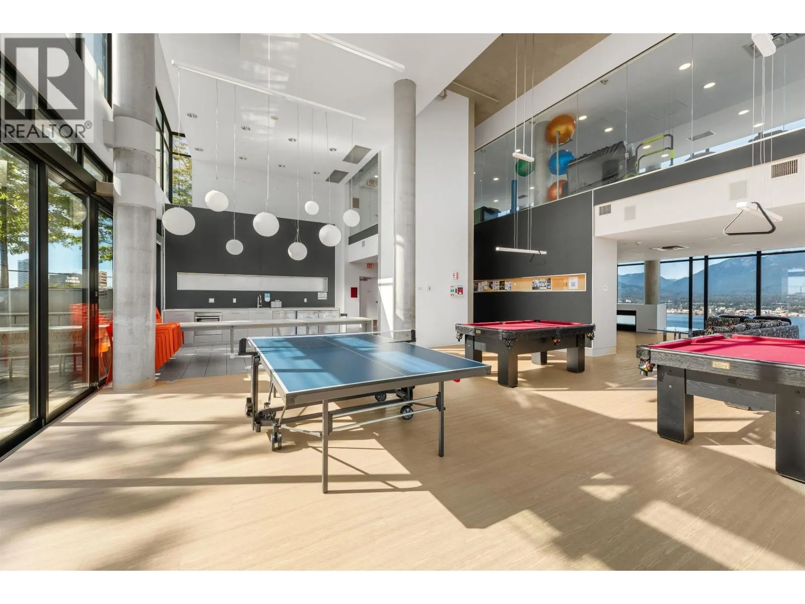 2404 108 W CORDOVA STREET