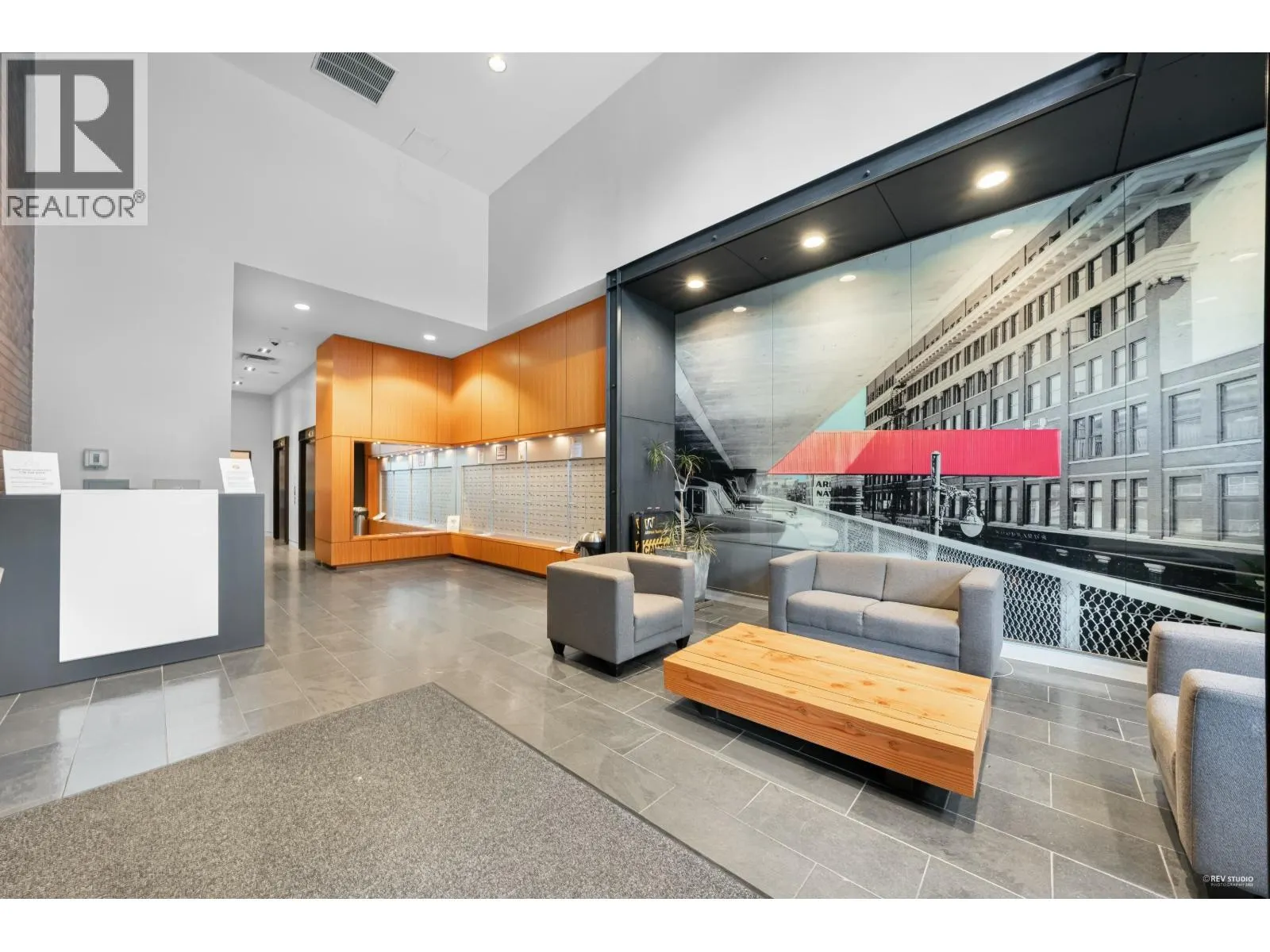 2404 108 W CORDOVA STREET