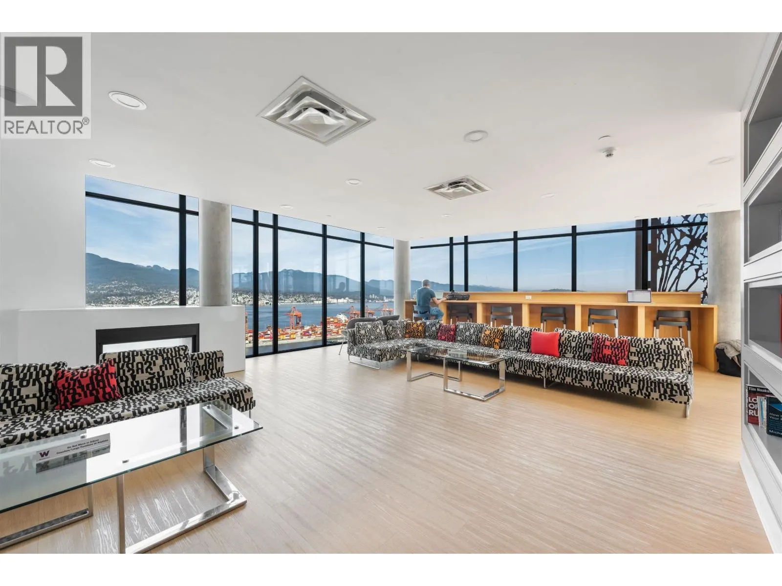 2404 108 W CORDOVA STREET