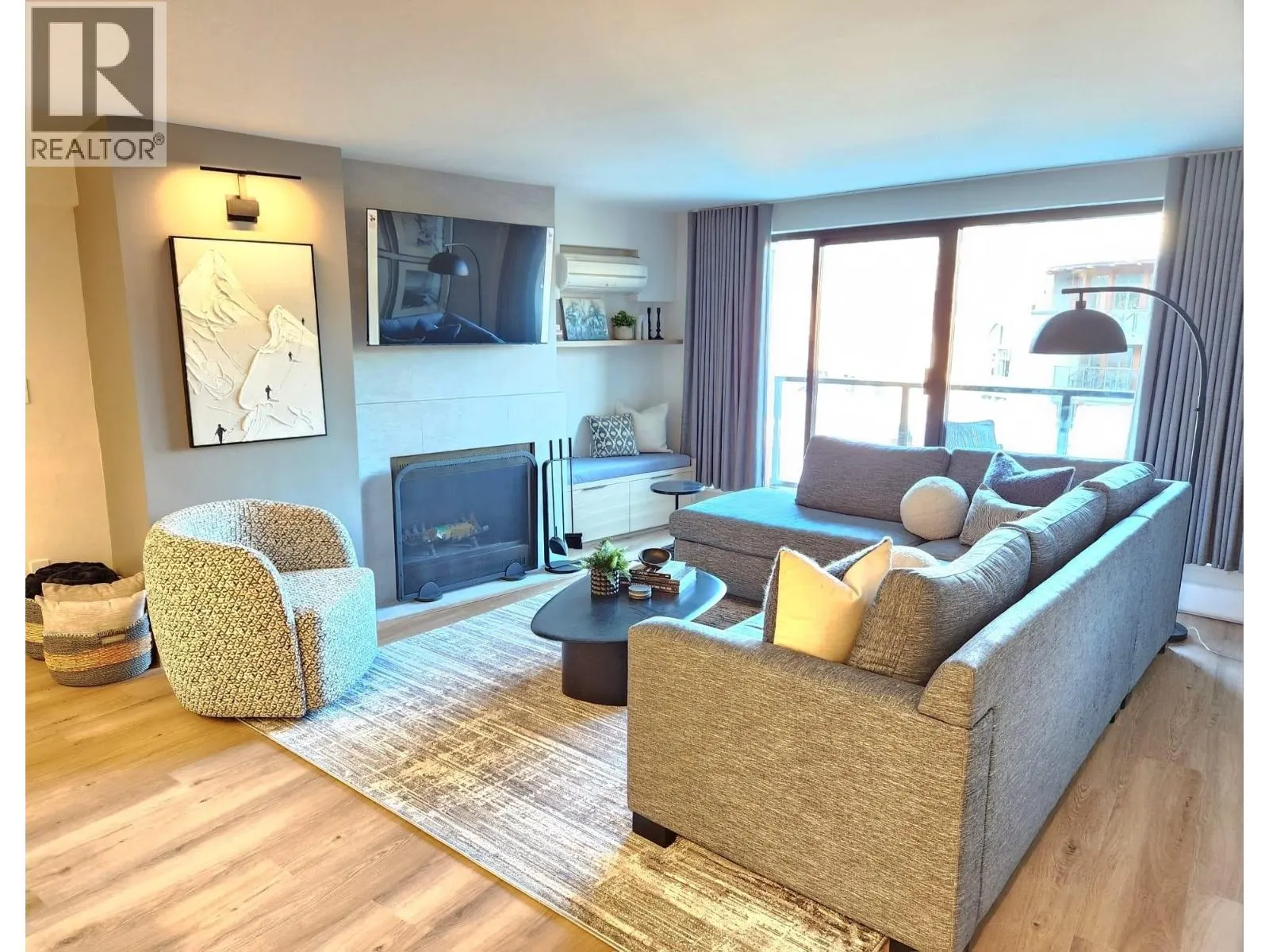 307 4280 MOUNTAIN SQUARE