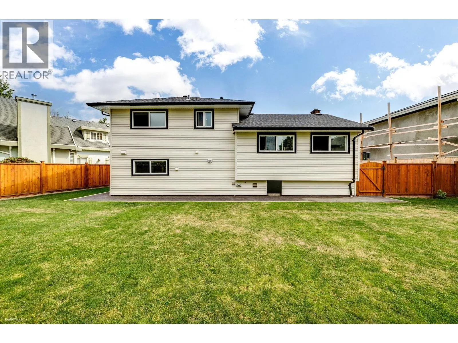 9360 PINEWELL CRESCENT
