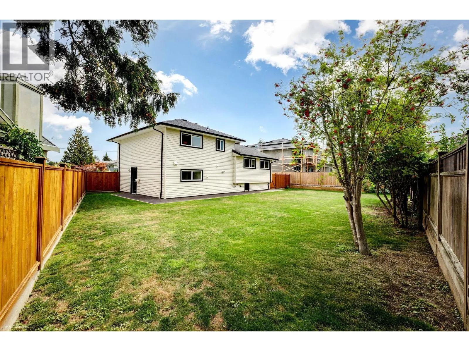 9360 PINEWELL CRESCENT