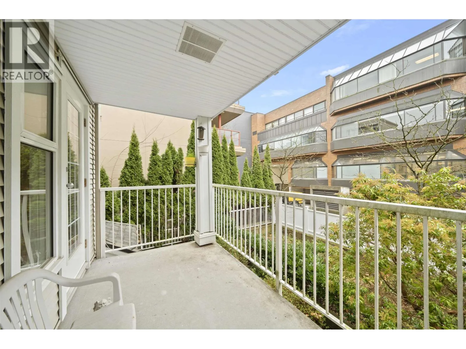 1868 W 8TH AVENUE