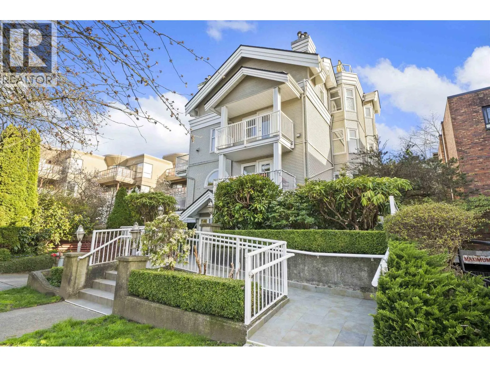 1868 W 8TH AVENUE
