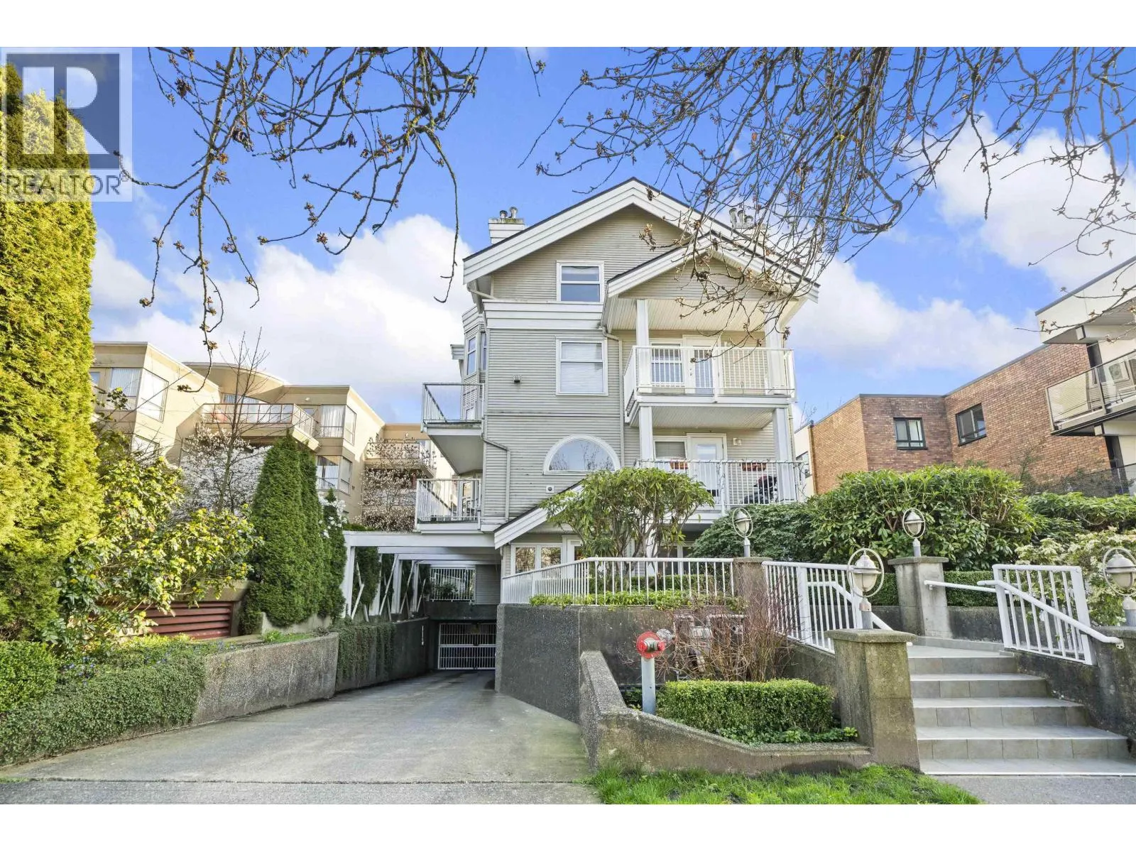 1868 W 8TH AVENUE