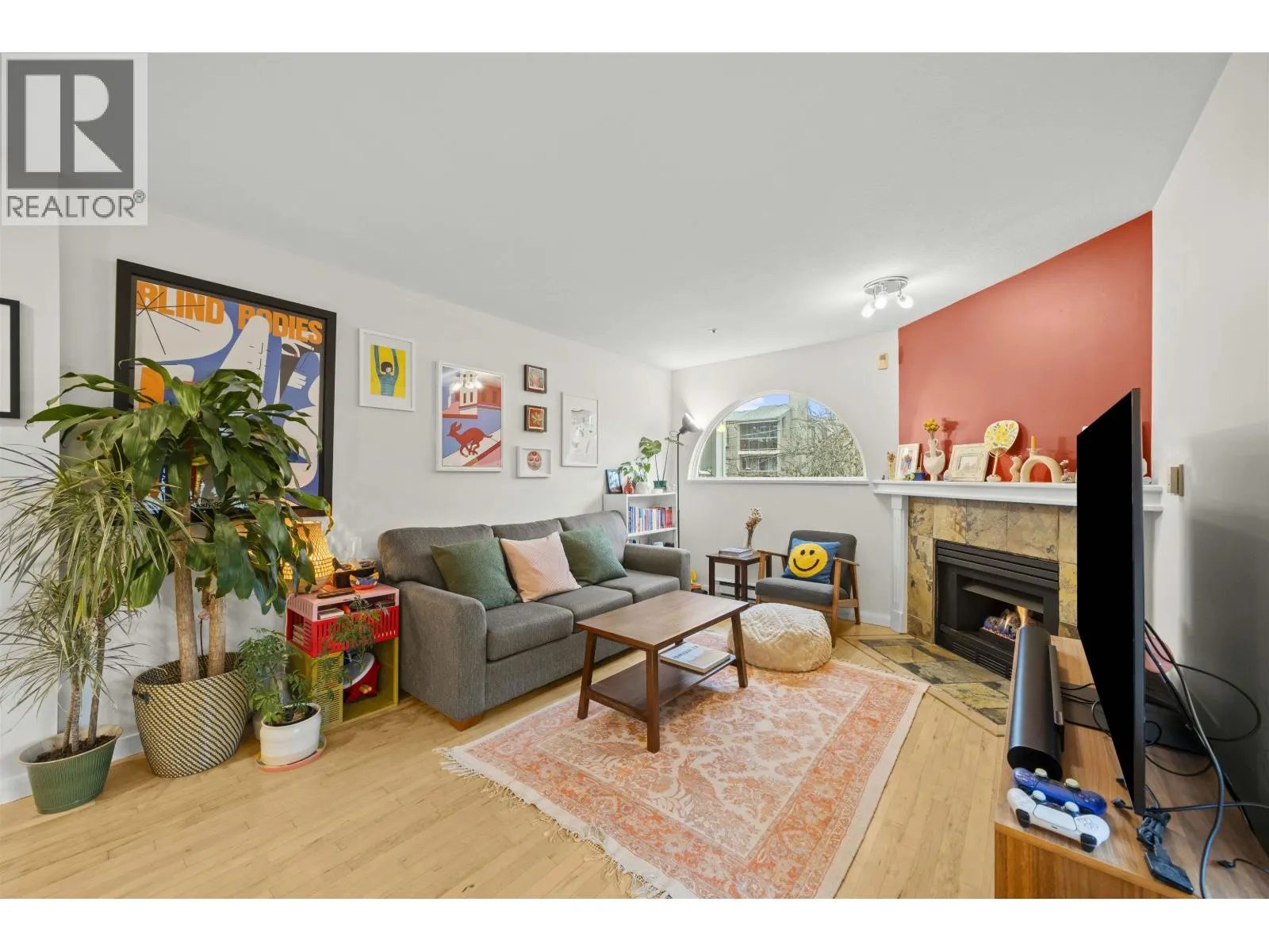 1868 W 8TH AVENUE