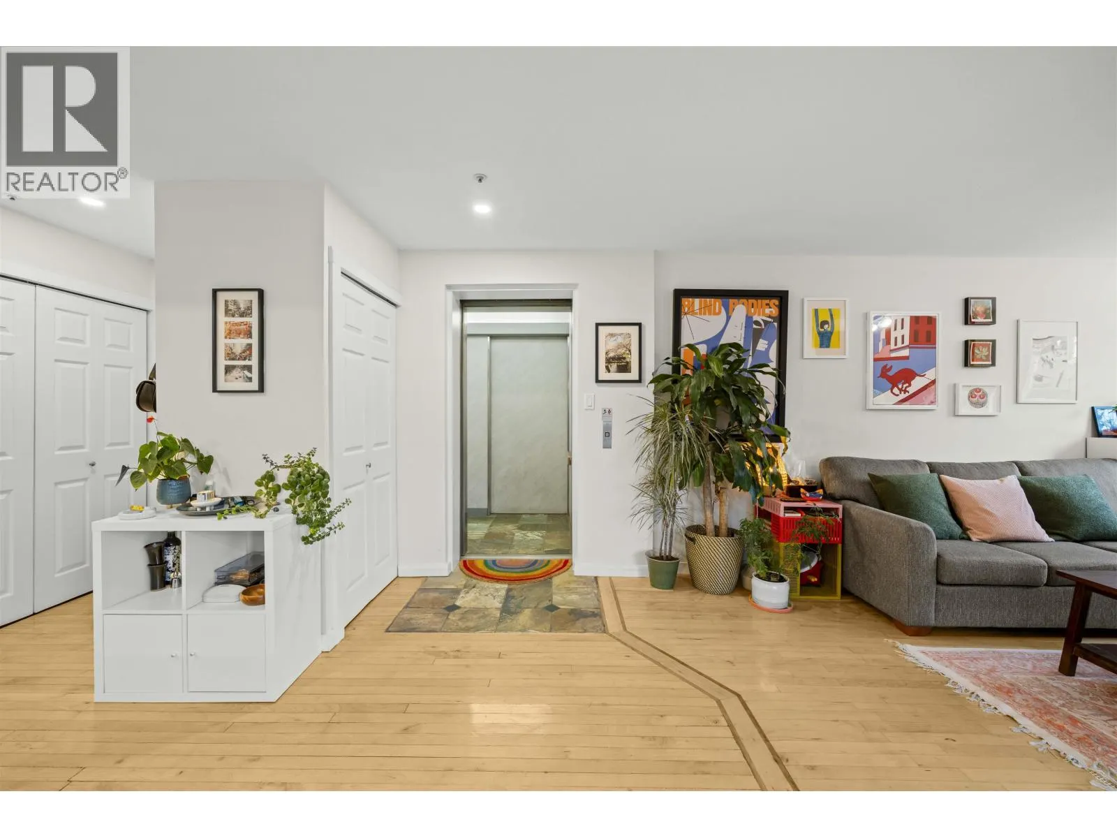 1868 W 8TH AVENUE