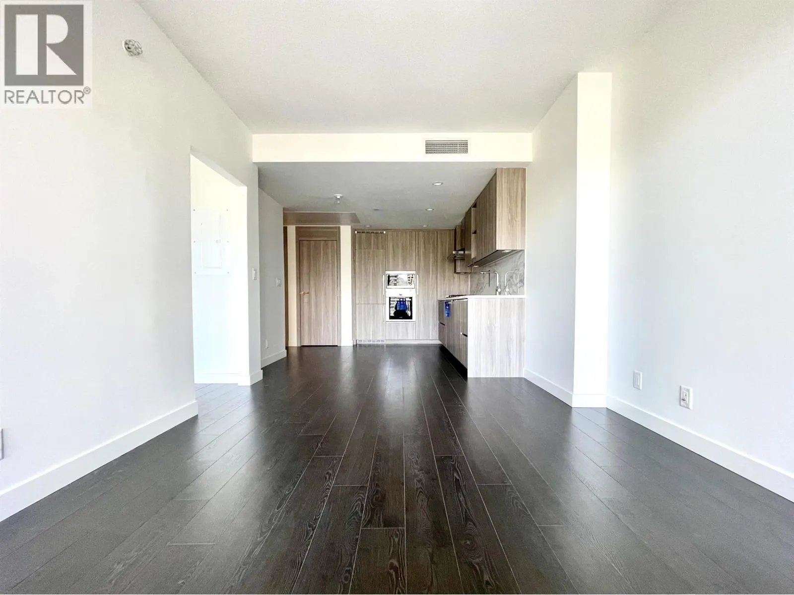 3501 4880 LOUGHEED HIGHWAY