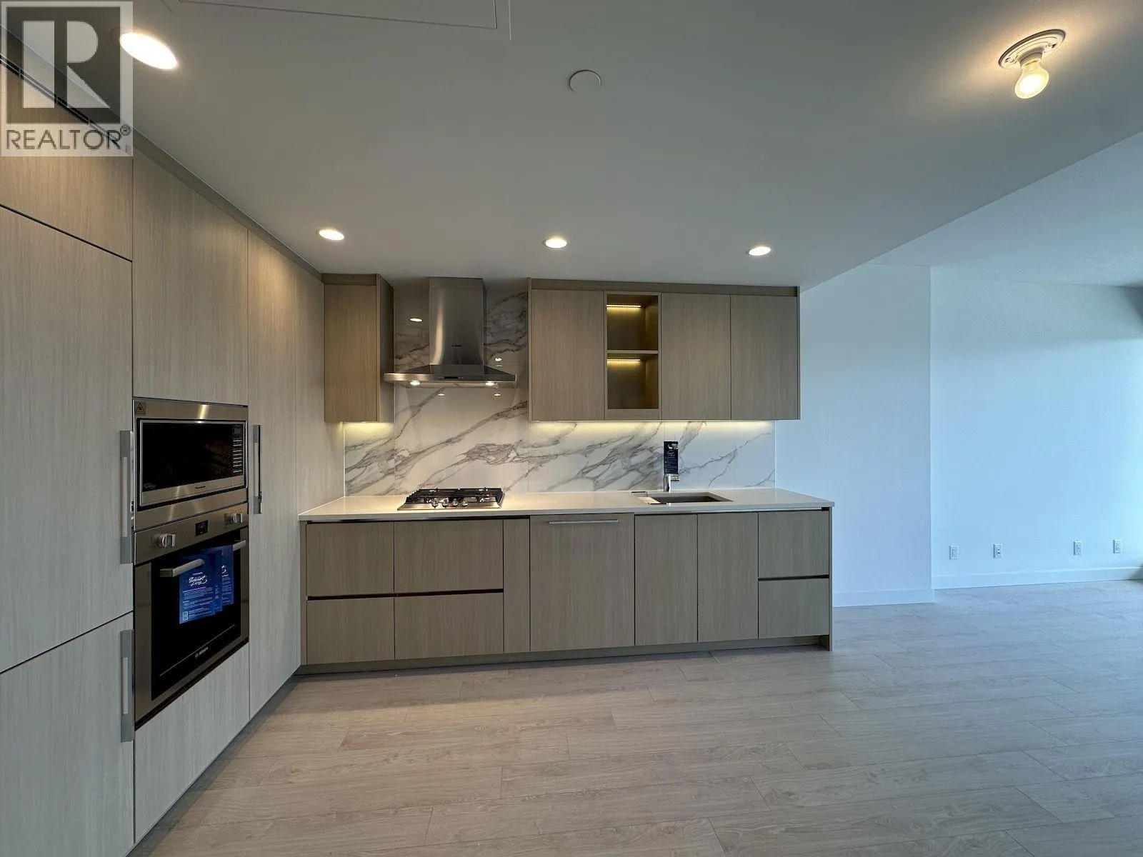 3501 4880 LOUGHEED HIGHWAY