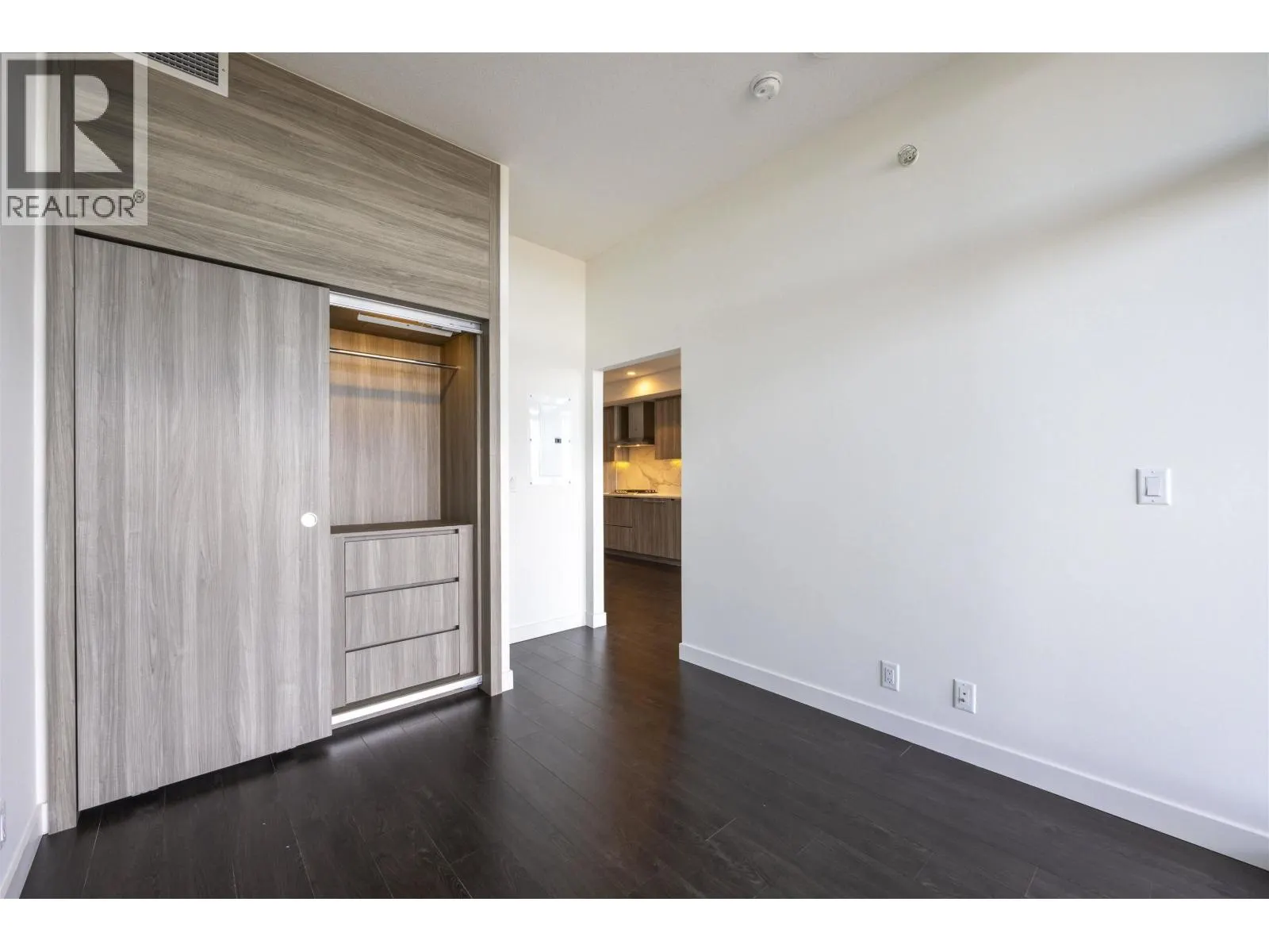 3501 4880 LOUGHEED HIGHWAY
