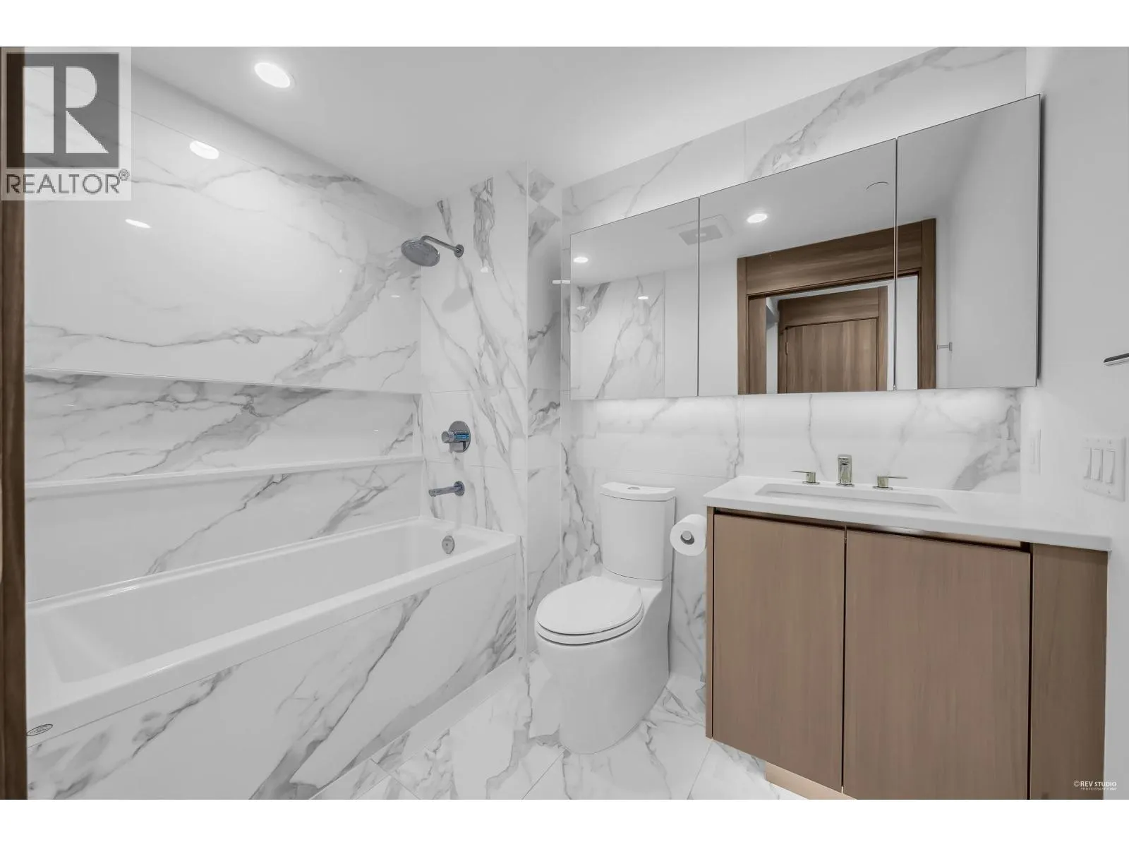 3501 4880 LOUGHEED HIGHWAY