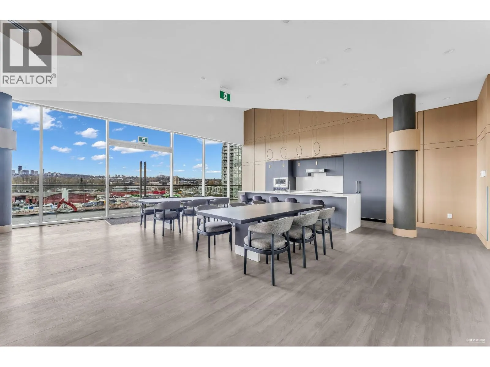 3501 4880 LOUGHEED HIGHWAY