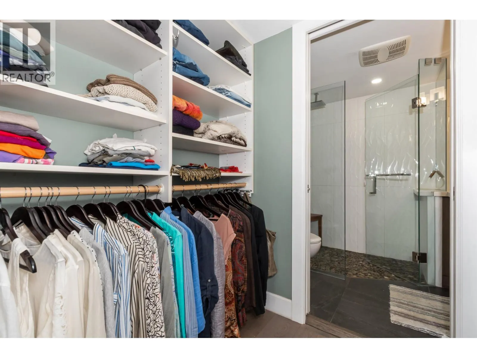 1104 38 LEOPOLD PLACE