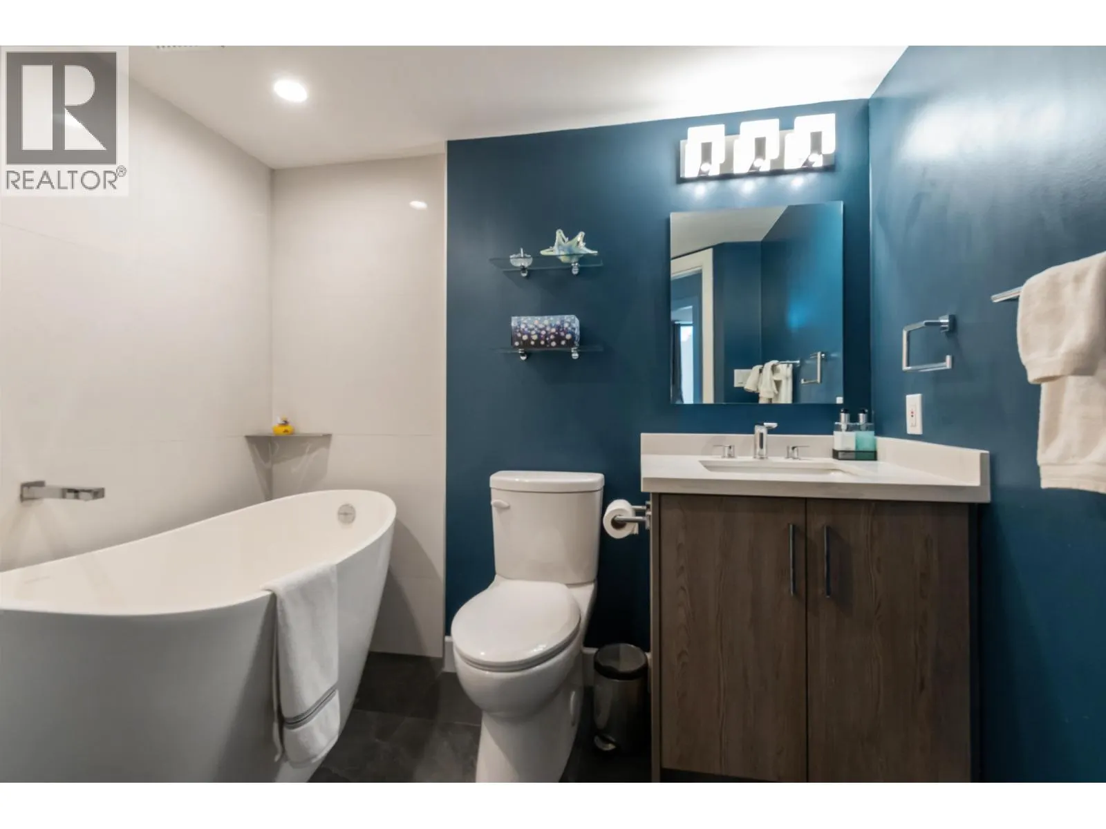 1104 38 LEOPOLD PLACE