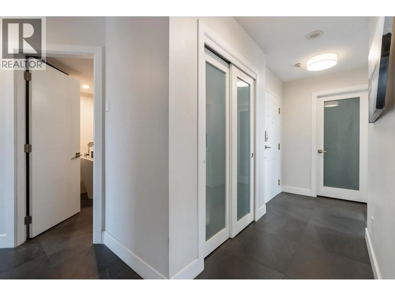 1104 38 LEOPOLD PLACE