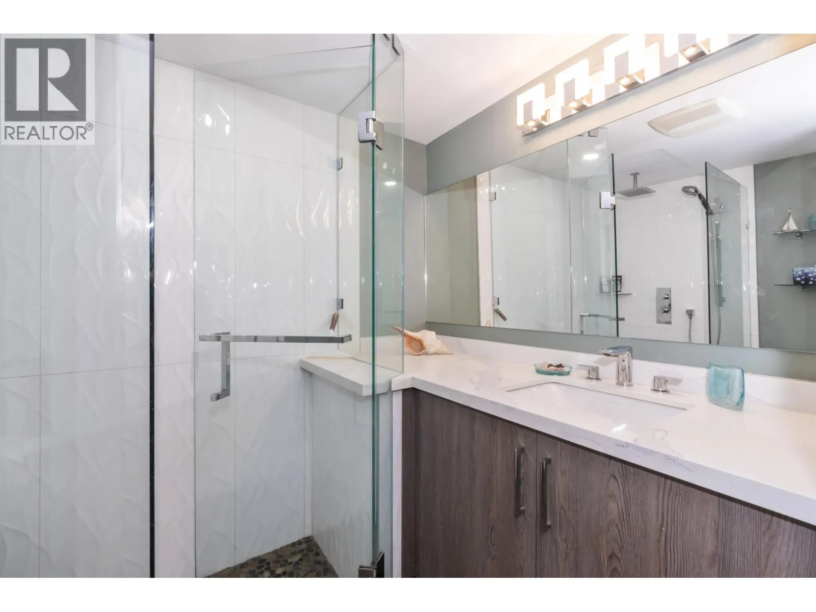 1104 38 LEOPOLD PLACE