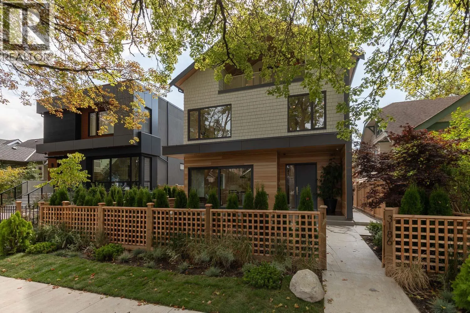 1 3186 W 11TH AVENUE