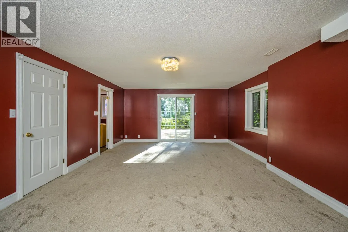 2667 HEWLETT COURT