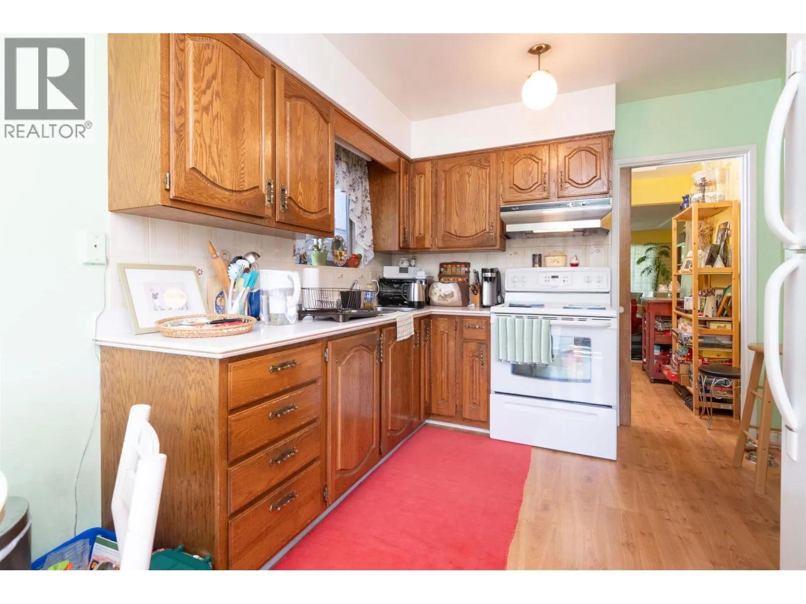 670 W 20TH AVENUE