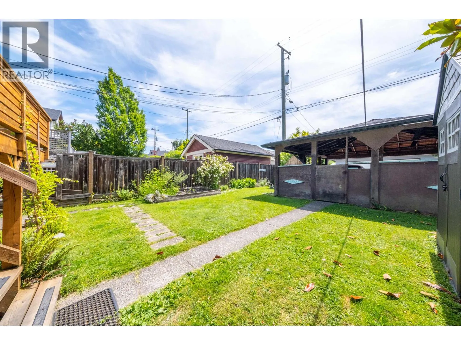 670 W 20TH AVENUE