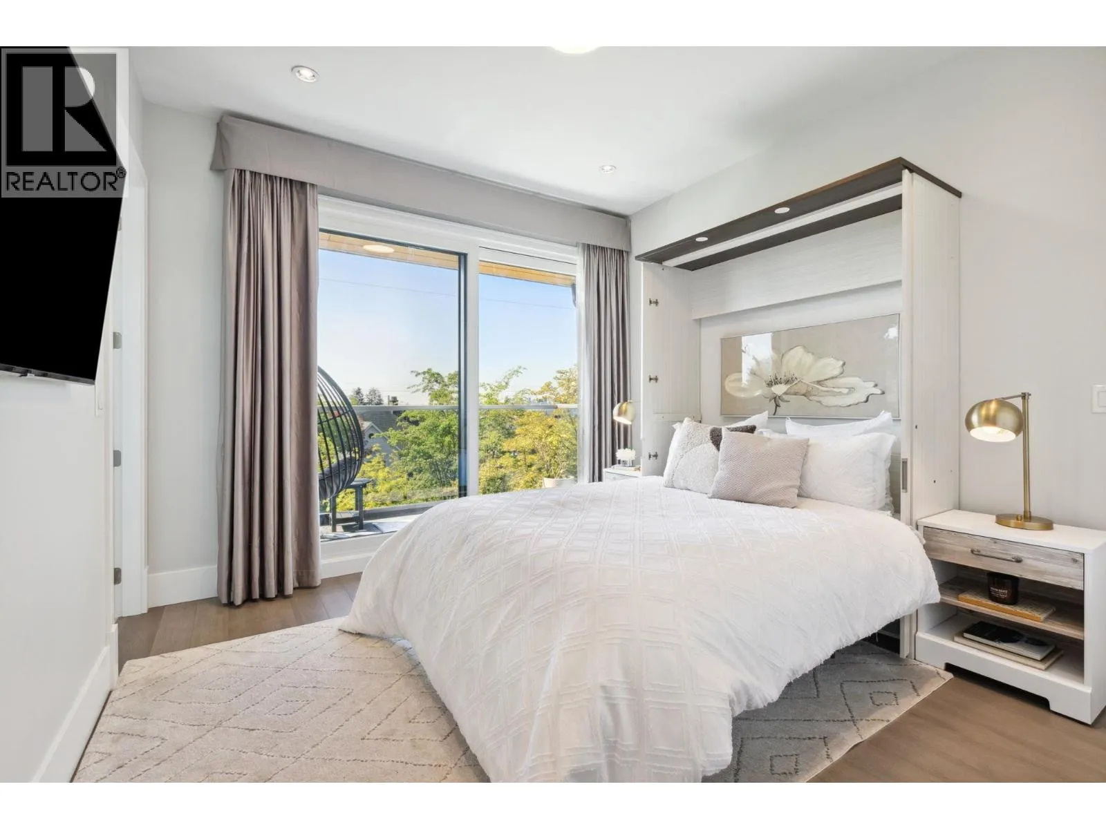 342 W 15TH STREET