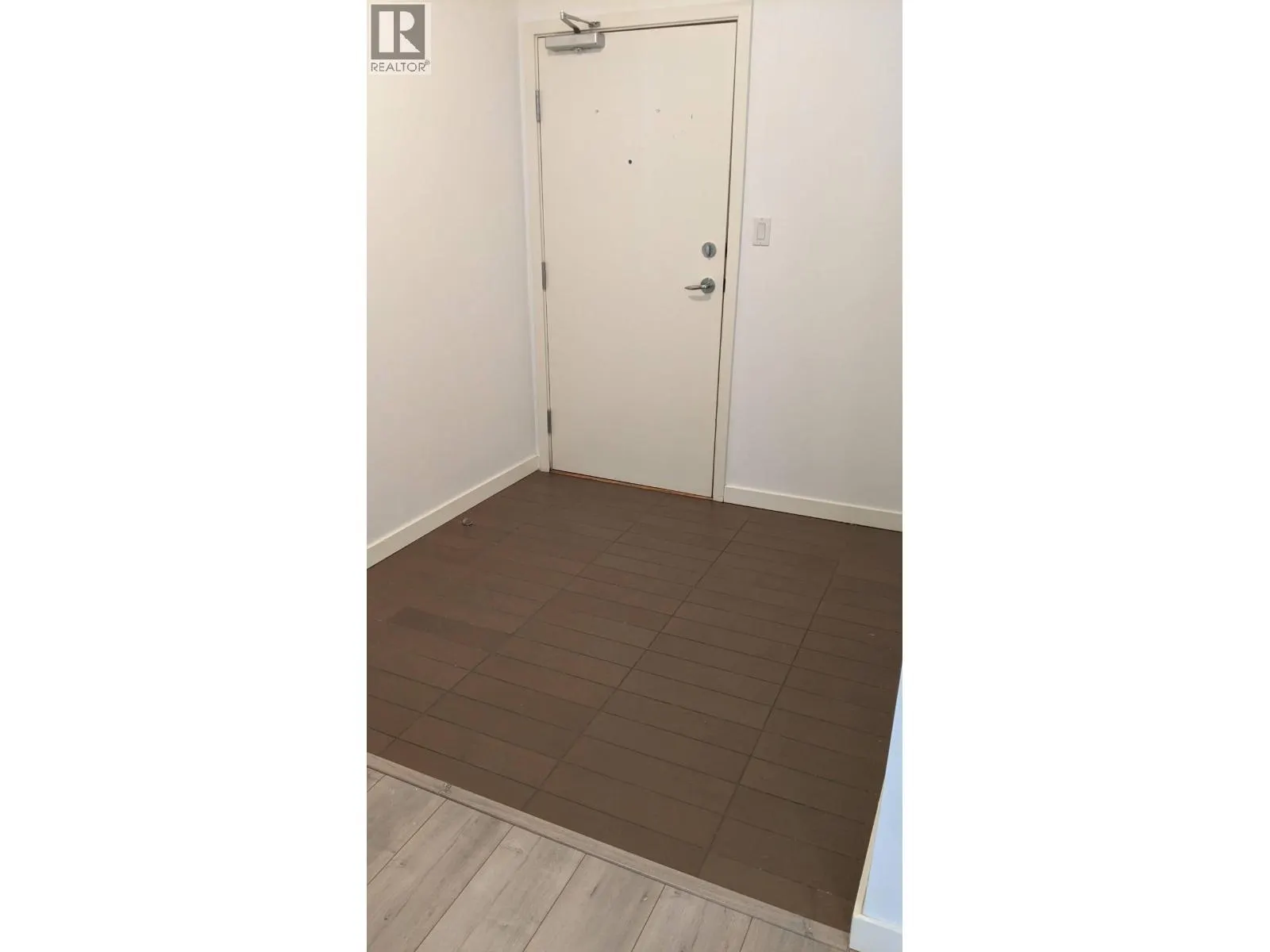 2201 233 ROBSON STREET