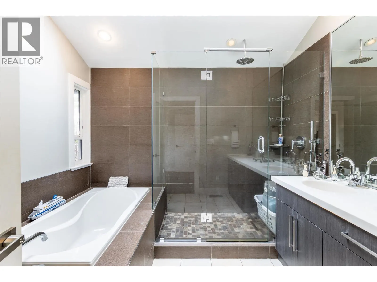 1135 GROVELAND COURT