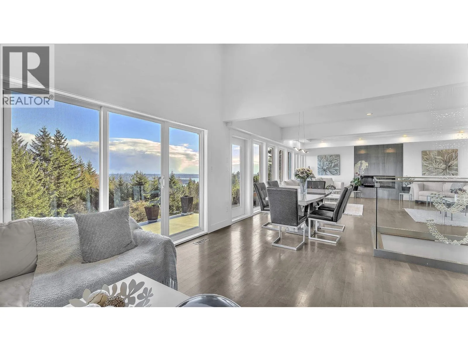 1135 GROVELAND COURT