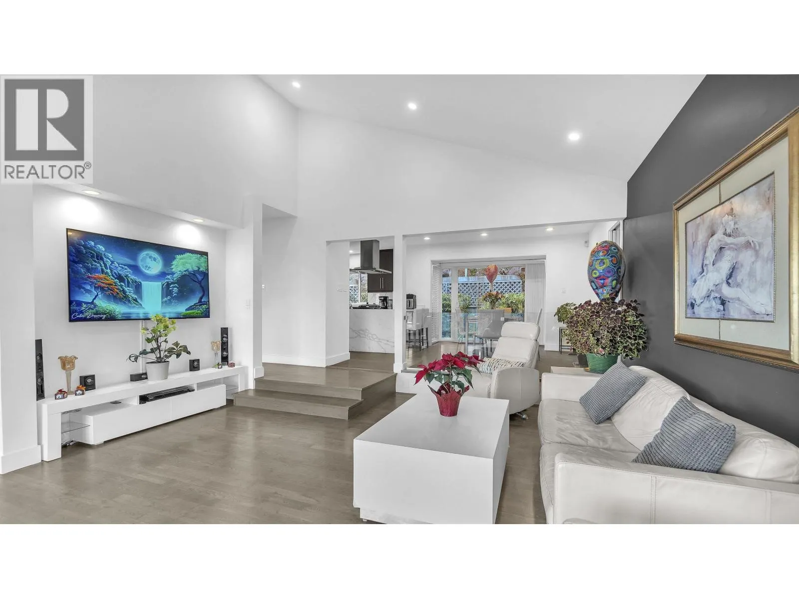1135 GROVELAND COURT