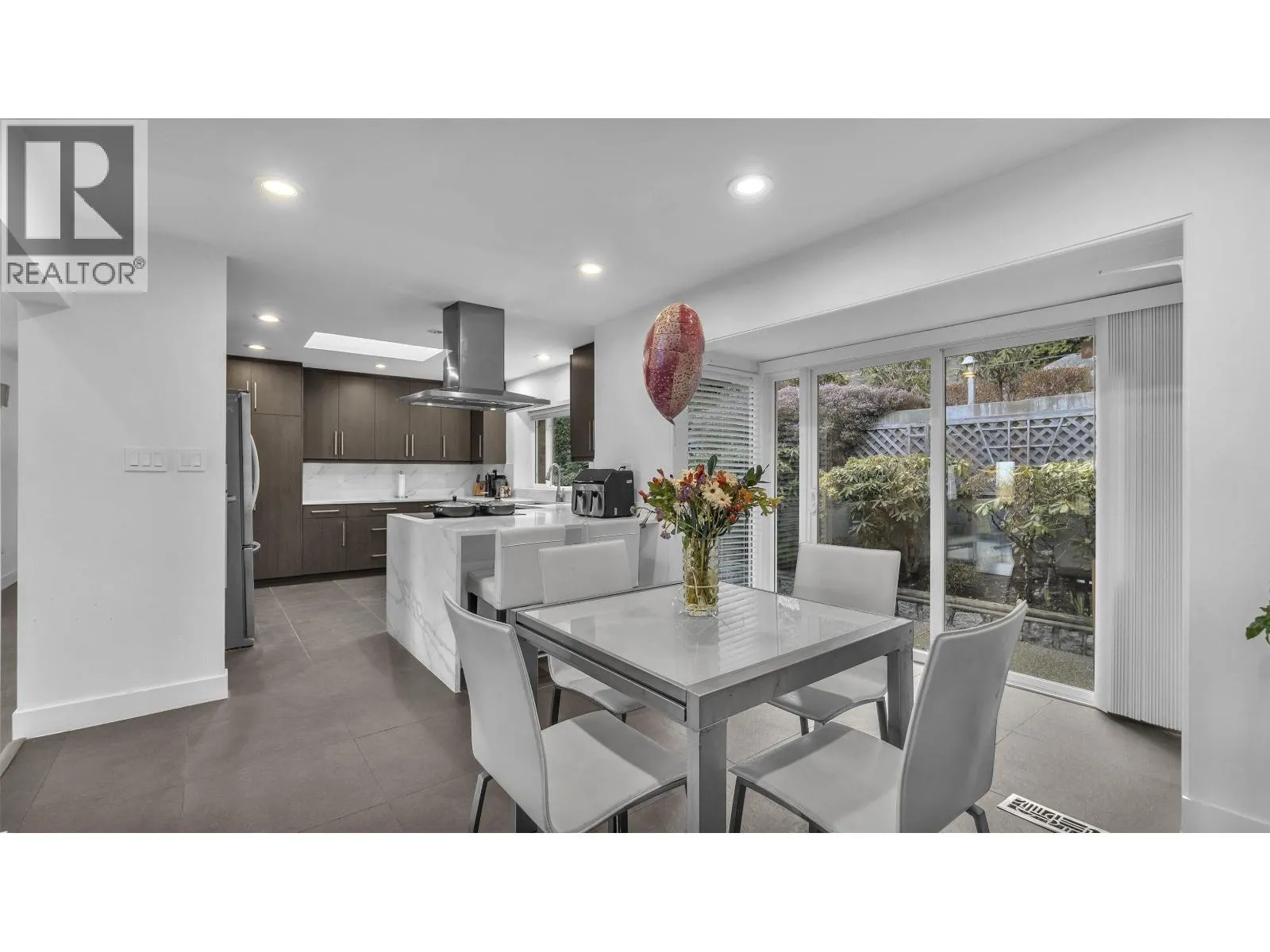 1135 GROVELAND COURT