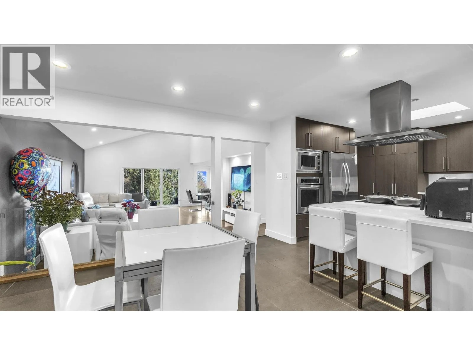 1135 GROVELAND COURT
