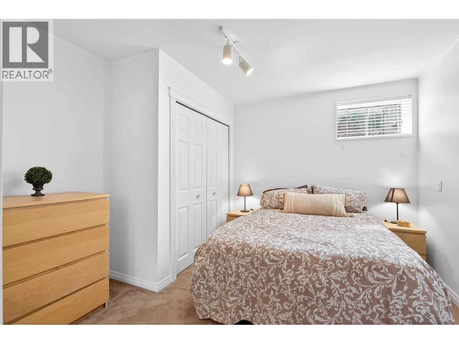 15 CRAWFORD BAY