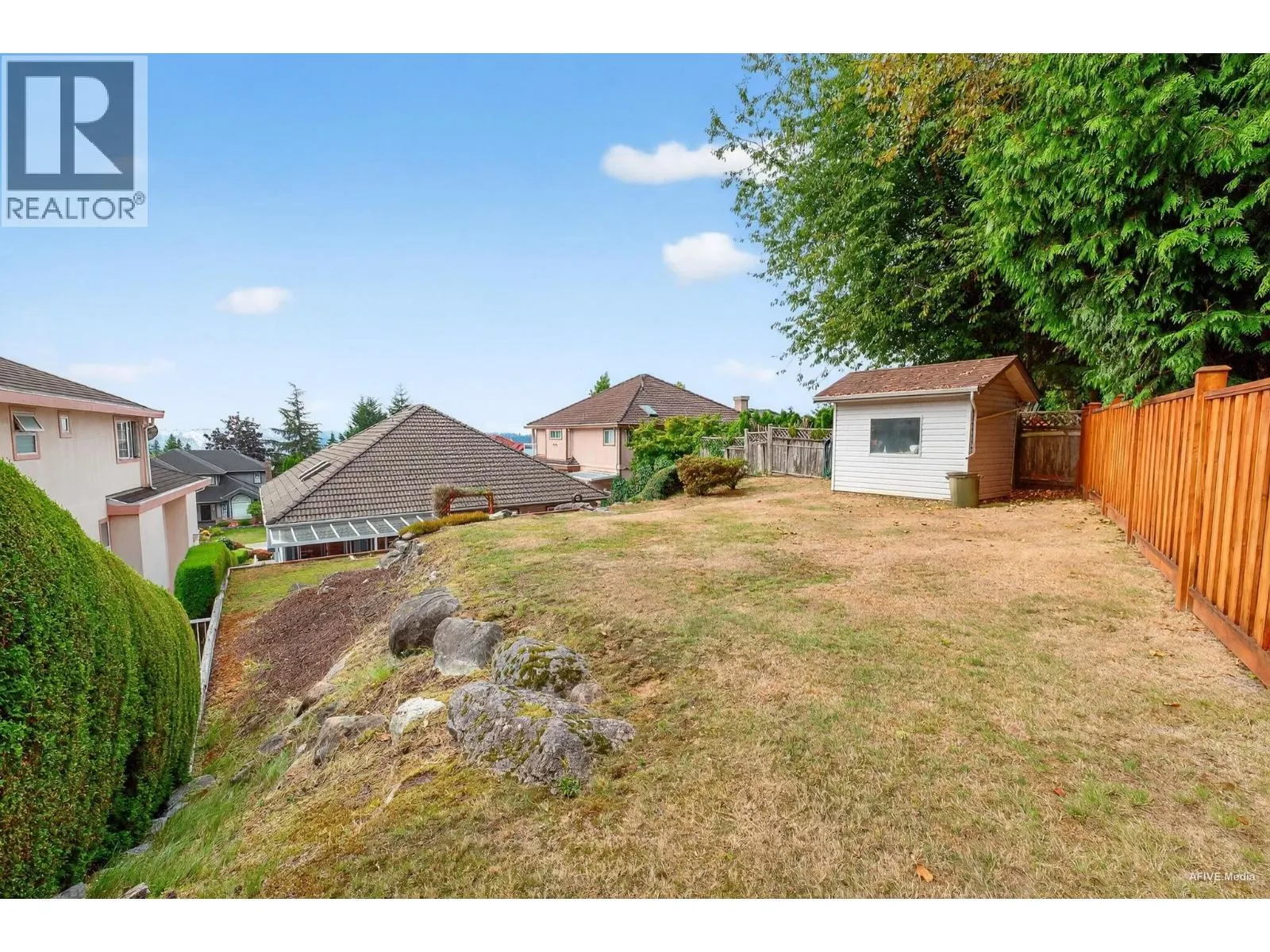 38 TIMBERCREST DRIVE
