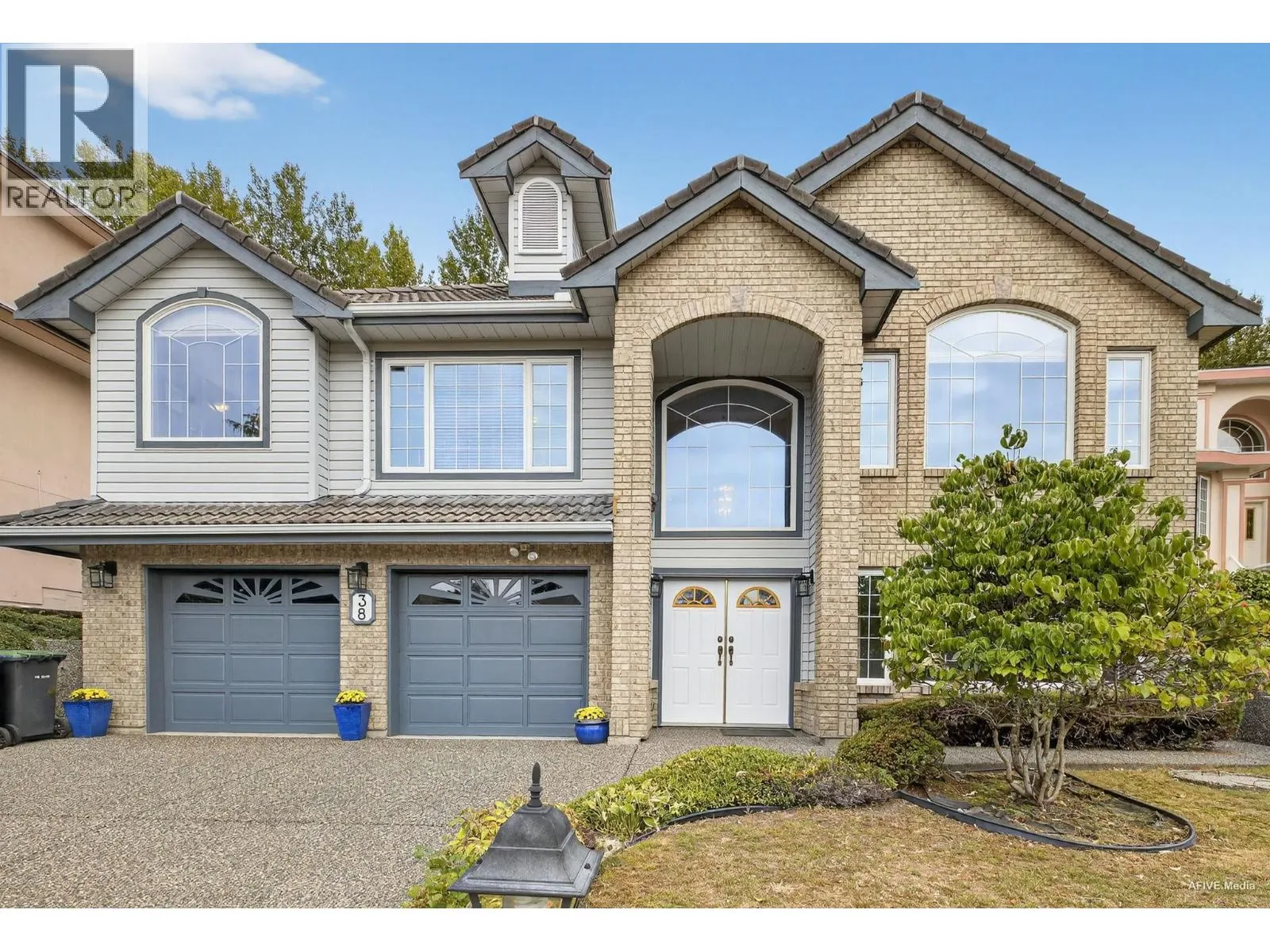 38 TIMBERCREST DRIVE