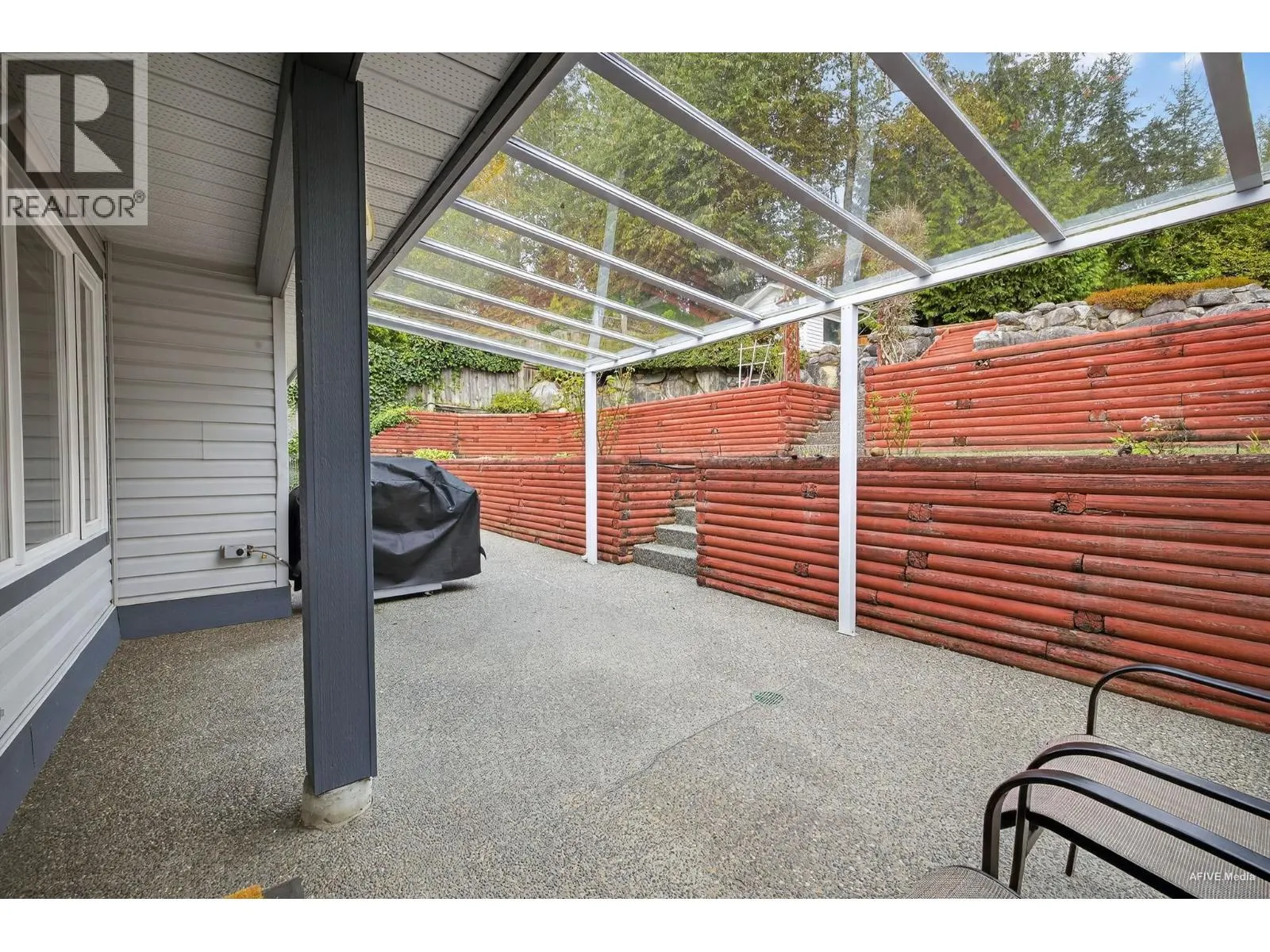 38 TIMBERCREST DRIVE