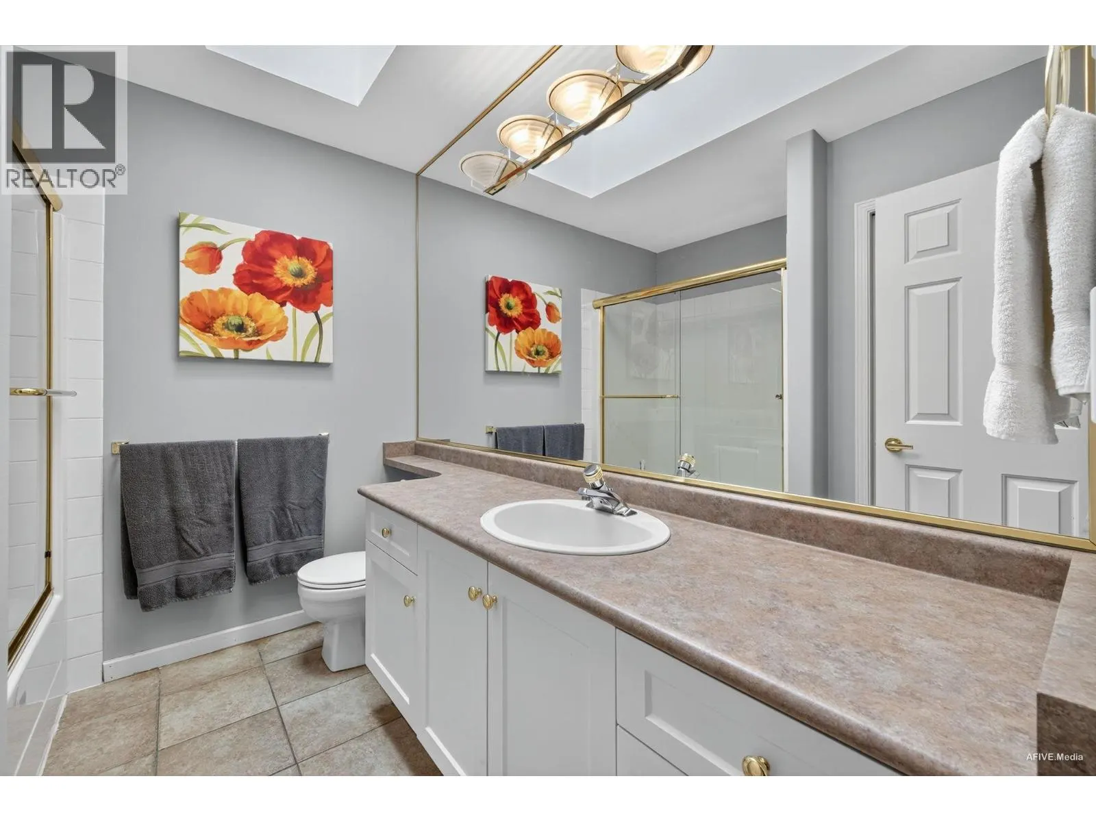 38 TIMBERCREST DRIVE