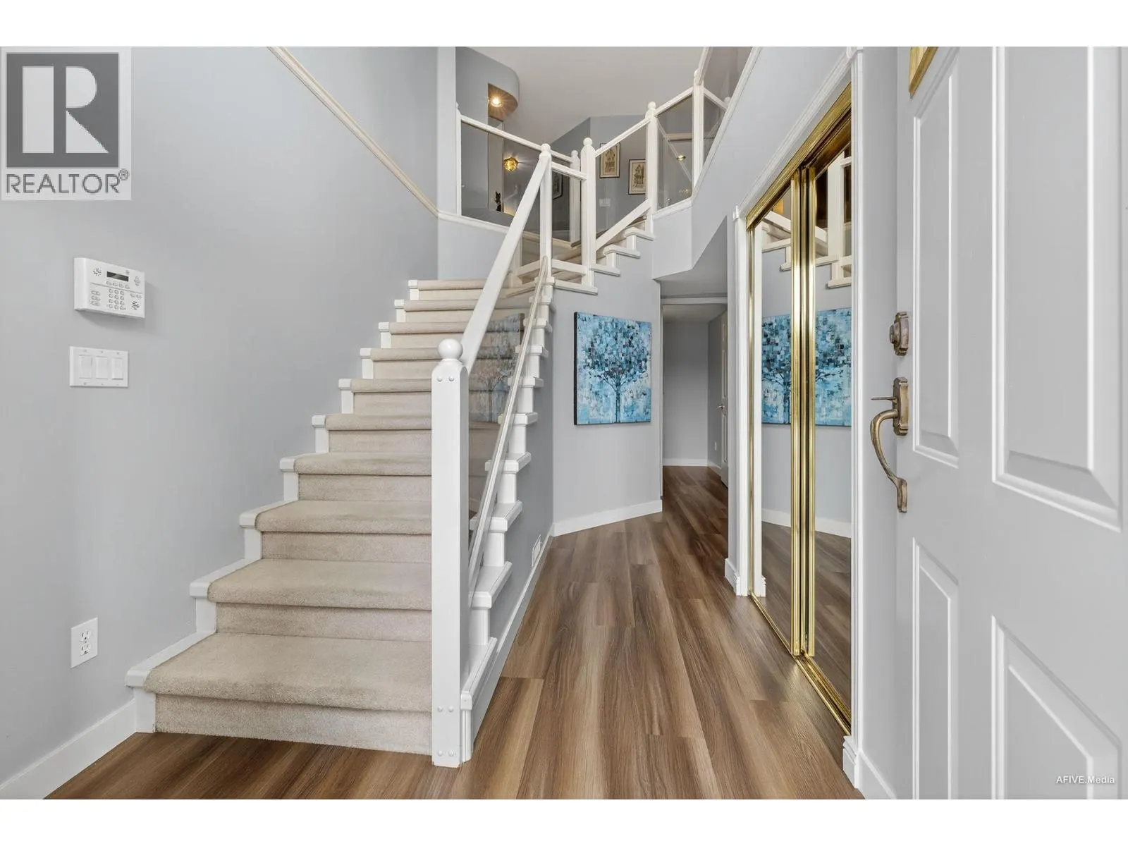 38 TIMBERCREST DRIVE